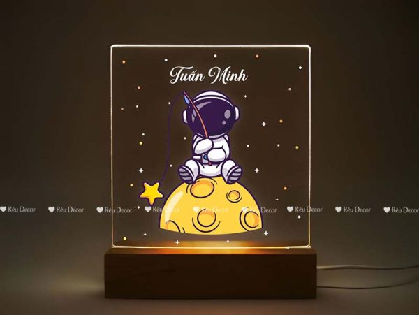 Đèn ngủ Phi Hành Gia, Decor in UV sắc nét, quà sinh nhật, quà lưu niệm ý nghĩa - Hình ảnh 2